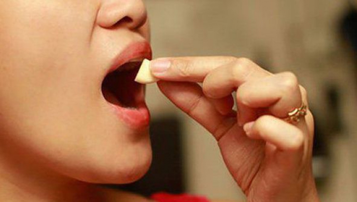 Ce se întâmplă dacă mănânci usturoi pe stomacul gol