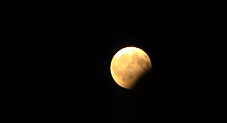 Cum s-a văzut eclipsa de lună la București 