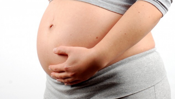 Femeie însărcinată - imagine ilustrativă