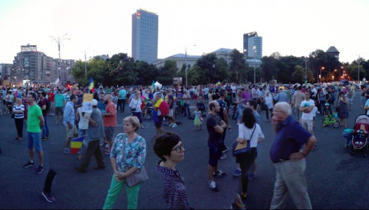 Protest în Piața Victoriei. 2.500 de oameni au strigat împotriva modificării legilor Justiției