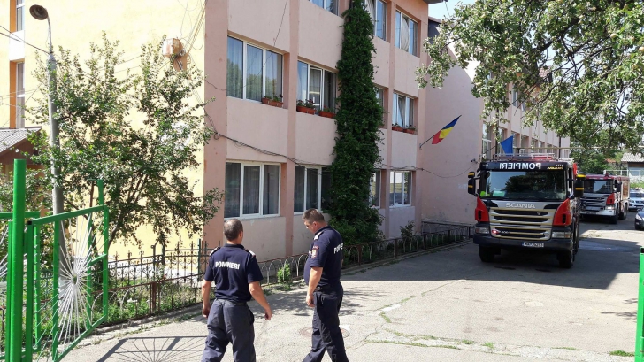 Incendiu la un centru de plasament din Piatra Neamț. Peste 30 de copii au fost evacuați