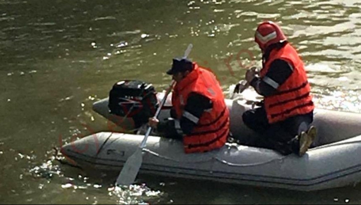 Operaţiune amplă de salvare în judeţul Sibiu: 12 oameni surprinşi de viitură, scoşi din râul Avrig