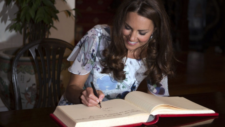 De ce le este INTERZIS membrilor familiei regale britanice să dea autografe