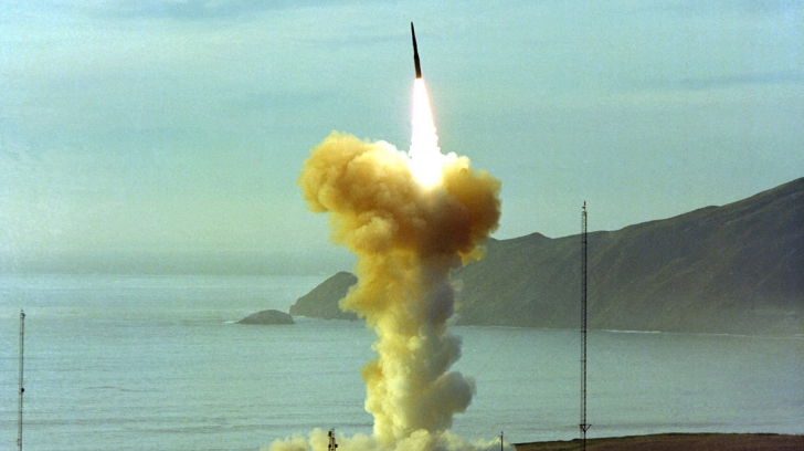 SUA lansează o rachetă balistică intercontinentală