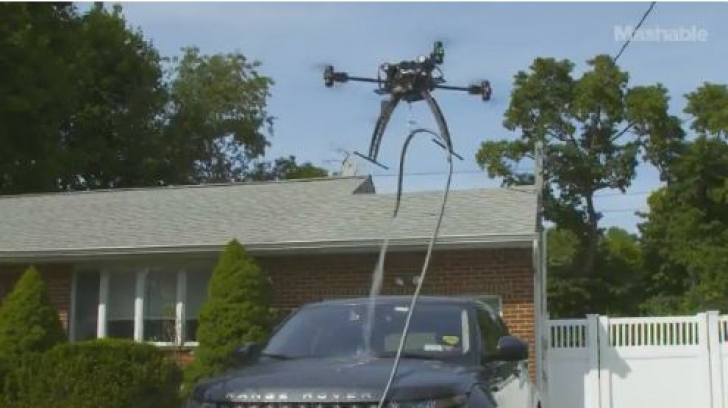 VIDEO. Cum poţi să speli o maşină cu ajutorul unei drone