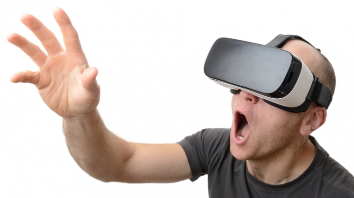 Ochelari VR foarte ieftini! Cat a ajuns sa coste cea mai noua tehnologie