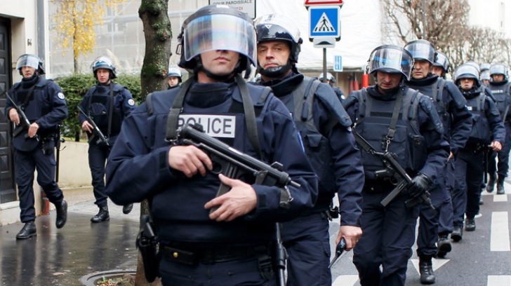 Panică la Bruxelles! Poliţia a deschis focul asupra unei maşini încărcate cu explozibil
