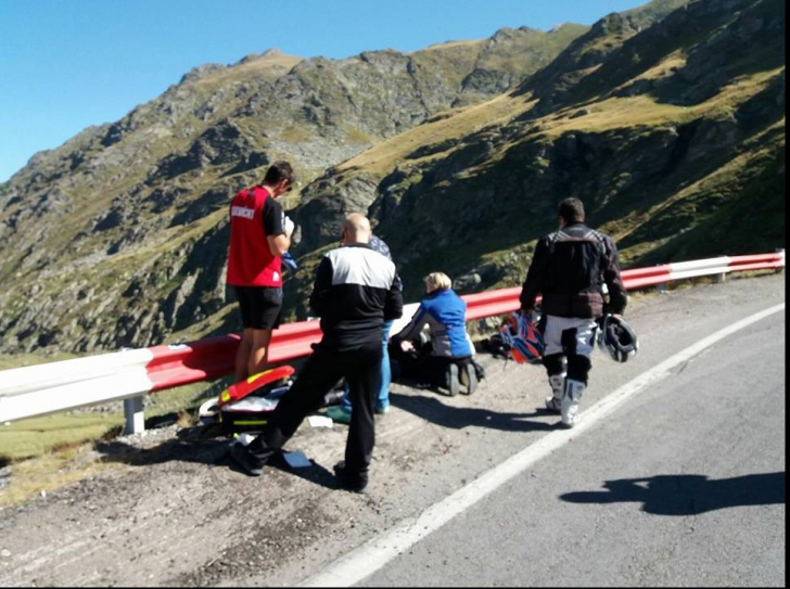 Acțiune spectaculoasă se salvare a unui motociclist accidentat grav pe Transfăgărășan