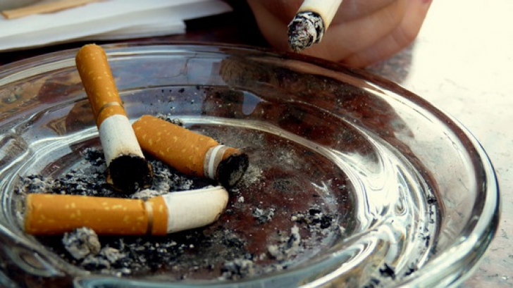 Cea mai mare greşeală a fumătorului care creşte riscul de CANCER la plămâni