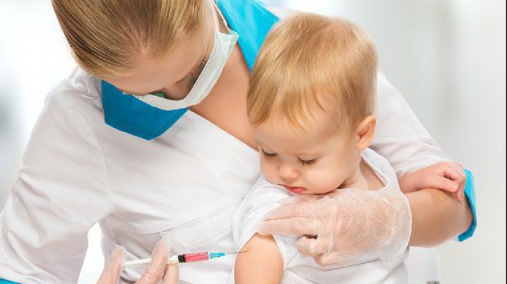 Începe campania de vaccinare antipneumococică. La ce ajută noul vaccin şi ce copii trebuie să-l facă