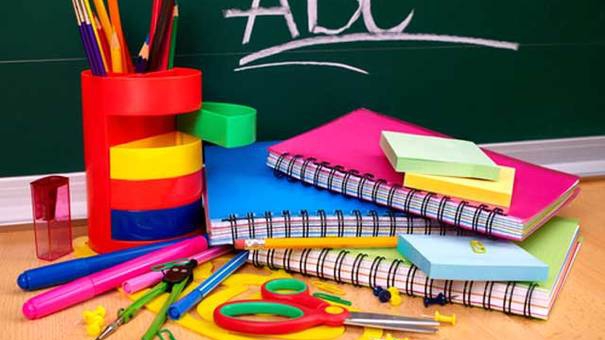 ANPC a luat în vizor piaţa rechizitelor şi uniformelor. La ce să fim atenți când facem cumpărăturile pentru noul an școlar