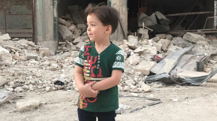 Băieţelul-simbol al războiului din Siria, FOTOGRAFIAT un an mai târziu. Ce face acum Omran