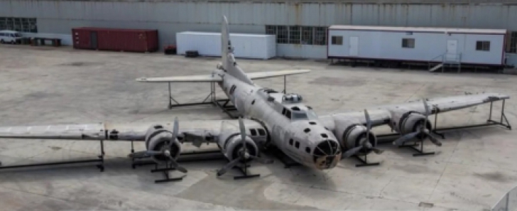 Au găsit un bombardier din Al II-lea Război Mondial. L-au scos, s-au uitat în el. Au rămas marcaţi