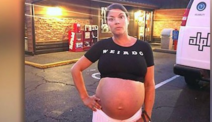Gravidă în 8 luni, a intrat în restaurant. Chelnerul i-a văzut burta şi a dat-o afară