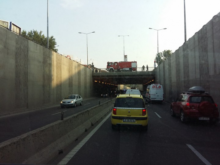 VREME EXTREMĂ. Accident în Băneasa. Trafic blocat în Bucureşti. FOTO