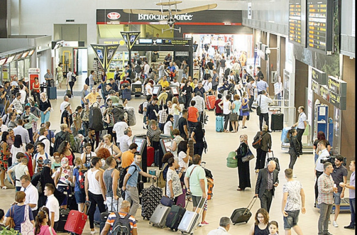 Românii blocaţi pe aeroportul din Lisabona vor fi aduşi în ţară cu o altă cursă. Anunţul TAP