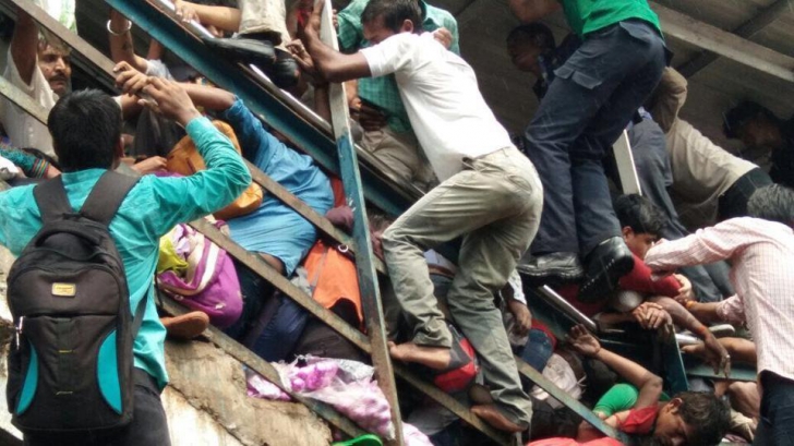 CARNAGIU într-o gară din Mumbai: o busculadă a ucis cel puţin 22 de persoane. Alte 30, rănite