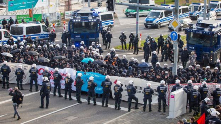 ”Naziştii afară!”. Sute de oameni în stradă împotriva AfD, după alegerile din Germania