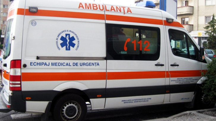 Bărbat în comă după ce a fost accidentat de o ambulanţă