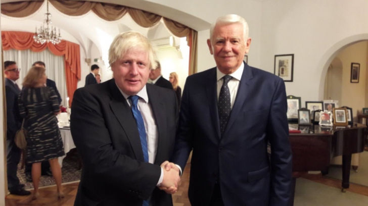 Ministrul de Externe al M.Britanii, aflat la București, pe Twitter: Relații mai strânse după Brexit