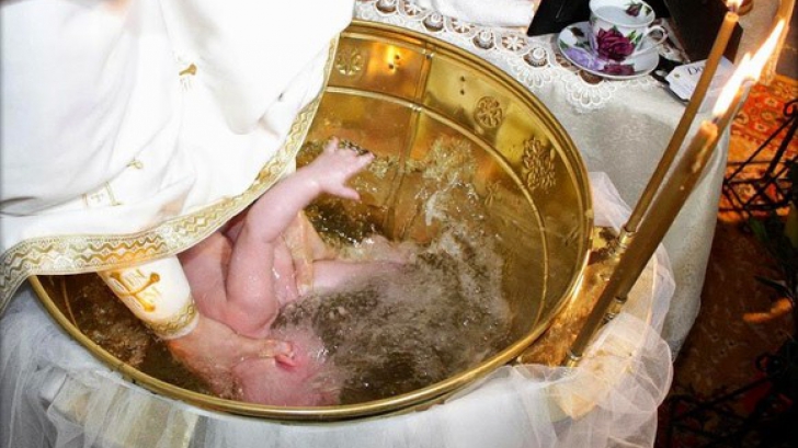 Ce s-a descoperit în gura bebelușului care a murit la propriul botez
