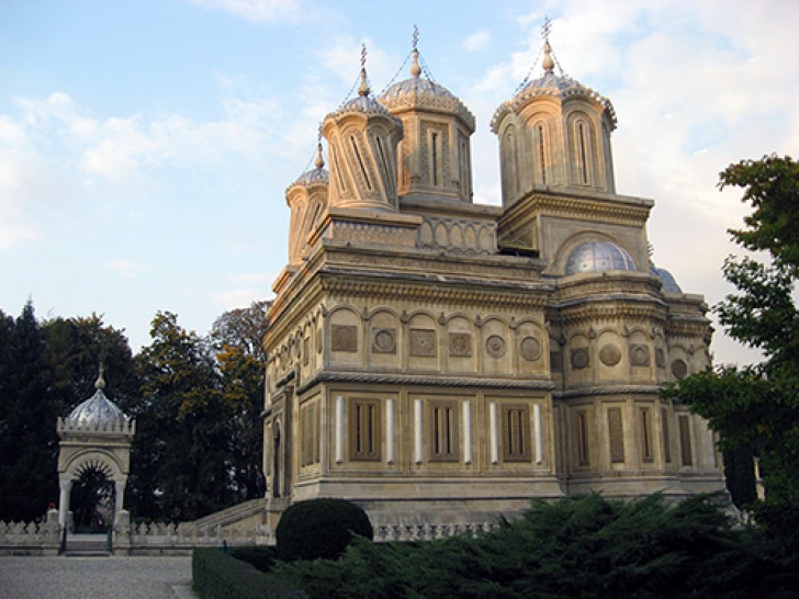 Mânăstirea Curtea de Argeş, modernizată cu termopane