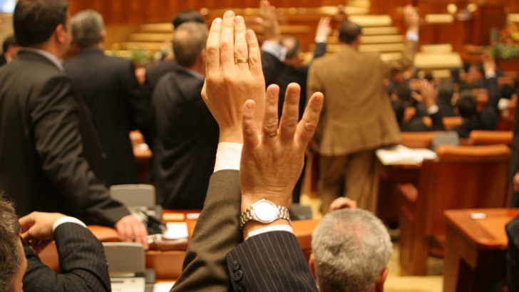 Proiectul bugetului de stat, în dezbaterea finală a Parlamentului. Dispute între premier și Opoziție