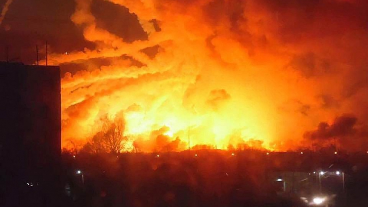 Alertă în Ucraina. Explozii puternice, după ce un depozit de muniţii a luat foc: două victime