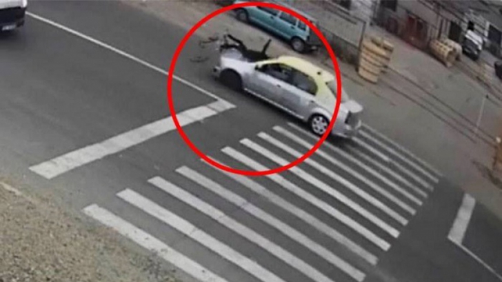 VIDEO ȘOCANT! Fetiță lovită în plin pe trecerea de pietoni de un taximetrist grăbit
