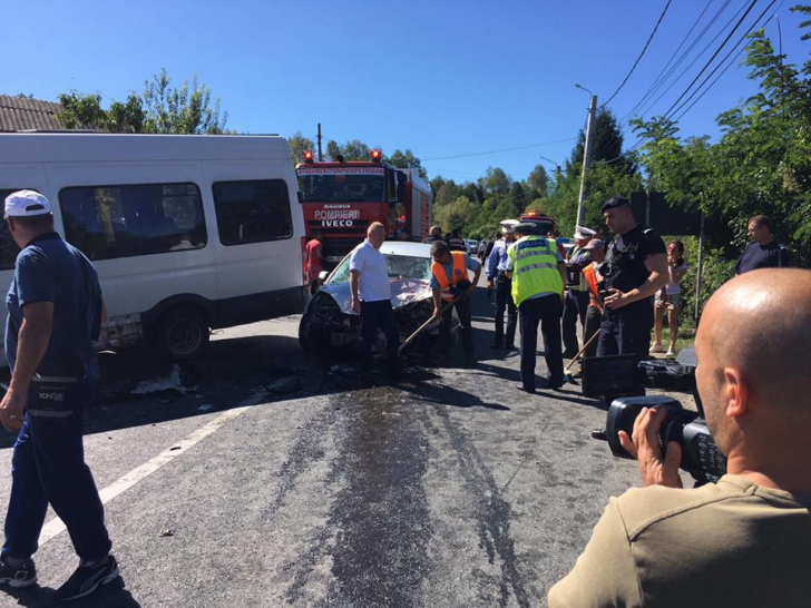 Microbuz de transport persoane, implicat într-un grav accident: 13 victime. Planul roşu, ACTIVAT