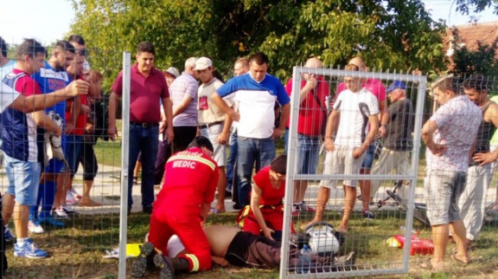 A murit pe terenul de fotbal, chiar înaintea unui meci. Jucătorii au înmărmurit   