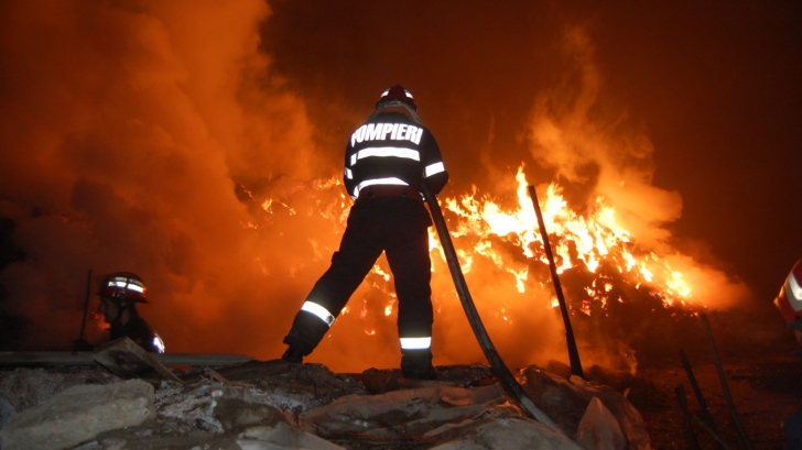 Incendiu în Bucureşti. Şase proprietăți afectate