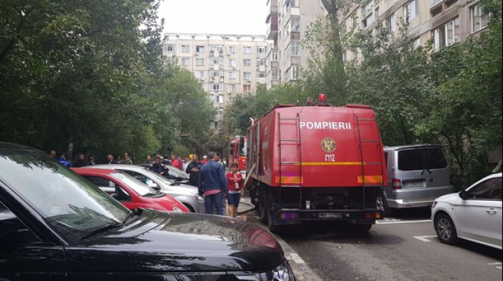 Incendiu într-un bloc din cartierul Militari, din București. Un bărbat a murit