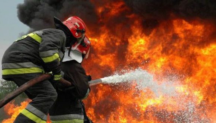 Incendiu de proporții în București. Zona a fost evacuată