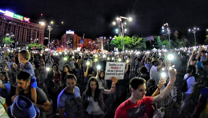 Un nou protest în Piaţa Victoriei: 500 de persoane cer demisia Guvernului Tudose