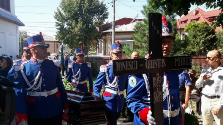 Mircea Ionescu Quintus a fost înmormântat cu onoruri militare