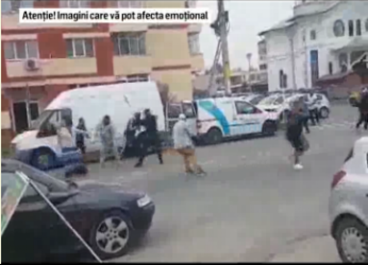 19 rețineri după bătaia cu bâte și topoare din fața Poliției din Bascov
