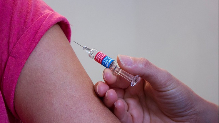 Franța majorează numărul de vaccinuri obligatorii pentru copii de la trei la 11