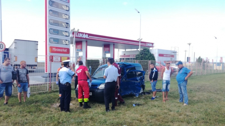 Autocar cu 50 de persoane implicat într-un accident, la Ploieşti. O femeie se află în comă