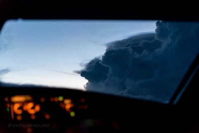 Avionul zbura la 10.000 metri altitudine, când, deodată, a apărut... Pilotul a făcut repede poză