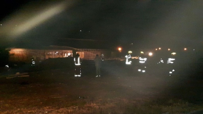 Pericol de explozie &icirc;n gara din Breaza. Un vagon cu nitrat de amoniu, &Icirc;N FLĂCĂRI!