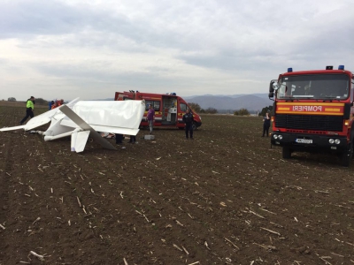 Un avion de mici dimensiuni a aterizat forţat pe un câmp de lângă Alba Iulia