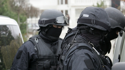 Violențe la Codlea: Doi polițiști locali au fost grav răniți după ce au încercat să despartă două clanuri de romi