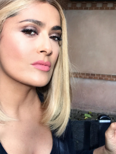 Transformare uluitoare pentru Salma Hayek: cum arată blondă şi tunsă bob