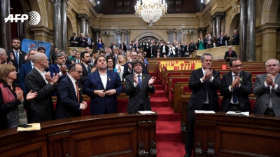 Madridul a dizolvat Guvernul și Parlamentul Cataloniei după declararea independenței