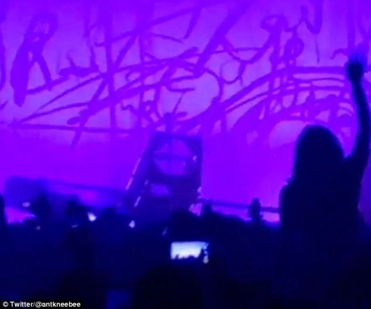 Marilyn Manson, rănit în timpul unui concert la New York. Anunț de ultimă oră