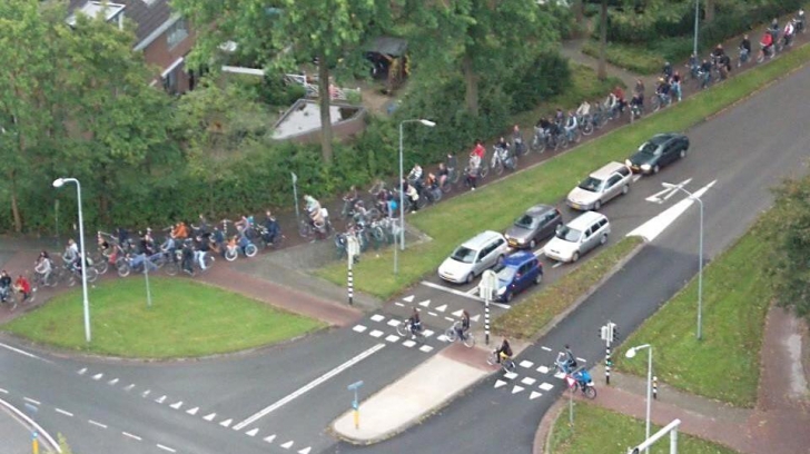Imaginea ZILEI! Cum arată o oră de vârf în trafic, în Olanda? Vei rămâne mut de uimire