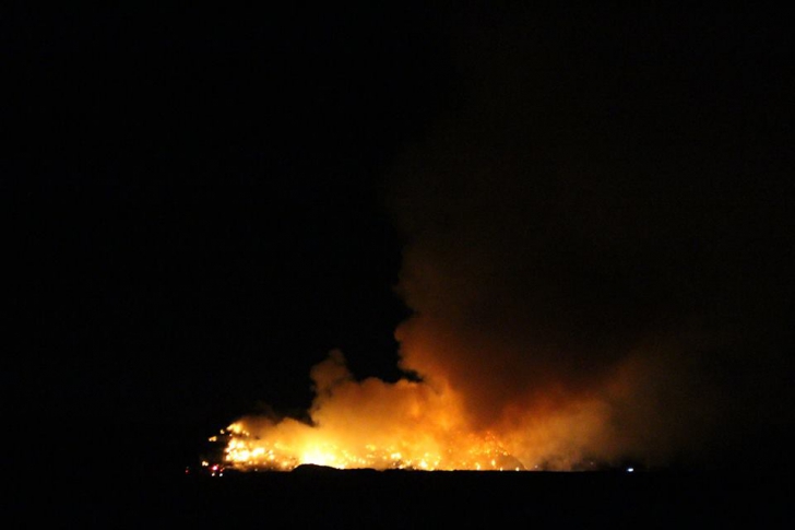 Incendiu la rampa de gunoi din Cluj. Pompierii luptă cu focul de o jumătate de zi (VIDEO)