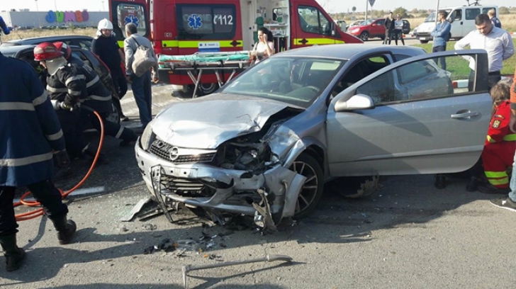 Accident cumplit în Timișoara: cinci persoane au ajuns la spital