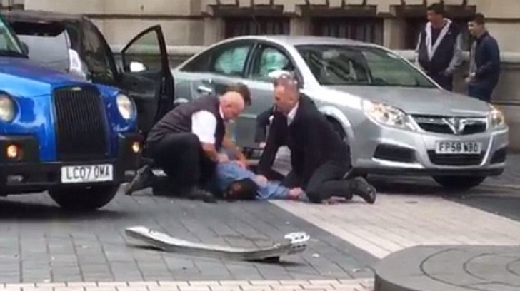 O maşină a intrat în mulţime la Londra. Mai mulți oameni au fost răniți